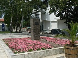 Паметник на Кондолов в Царево.